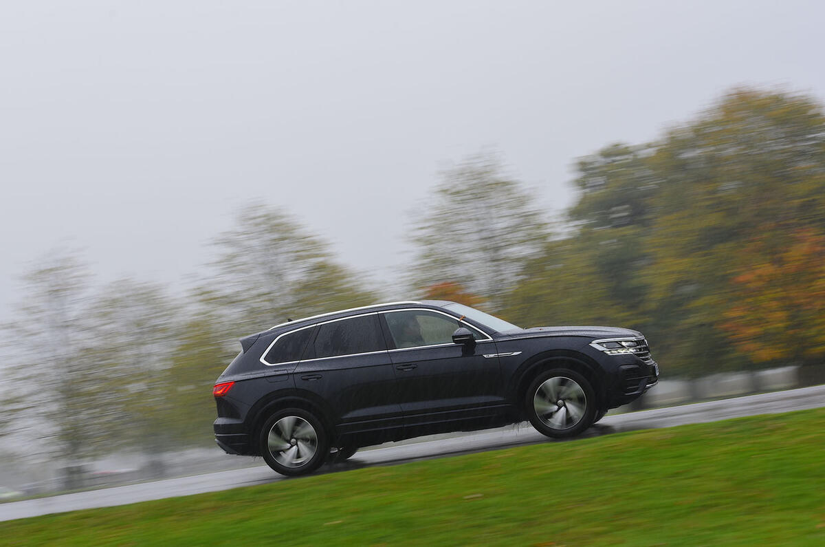 Volkswagen Touareg 2019 long-term review - driving through the park side