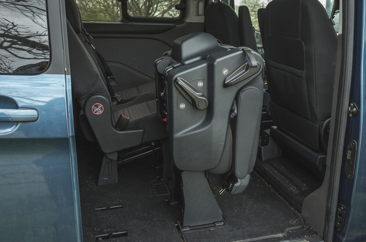 16 Ford Tourneo 2021 LT folding seats 16 Ford Tourneo 2021 LT folding seats
