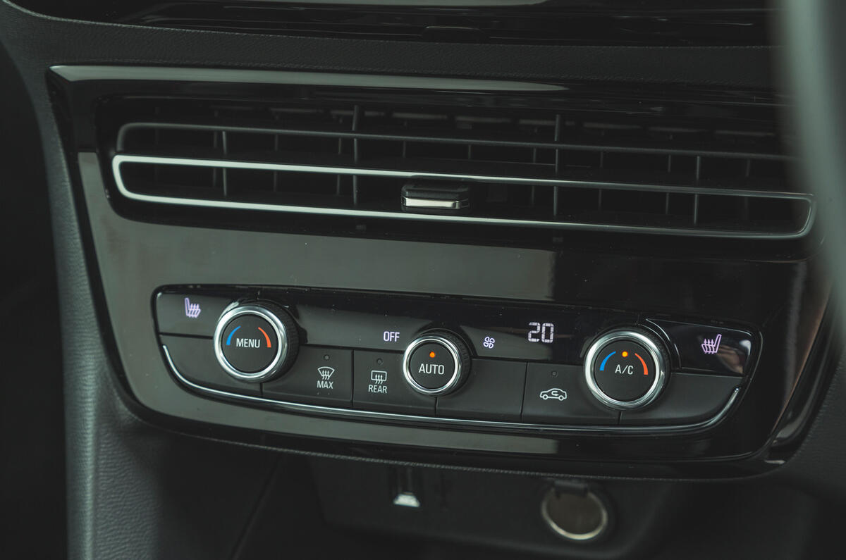 16 Vauxhall Mokka 2021 long term climate controls 16 Vauxhall Mokka 2021 long term climate controls