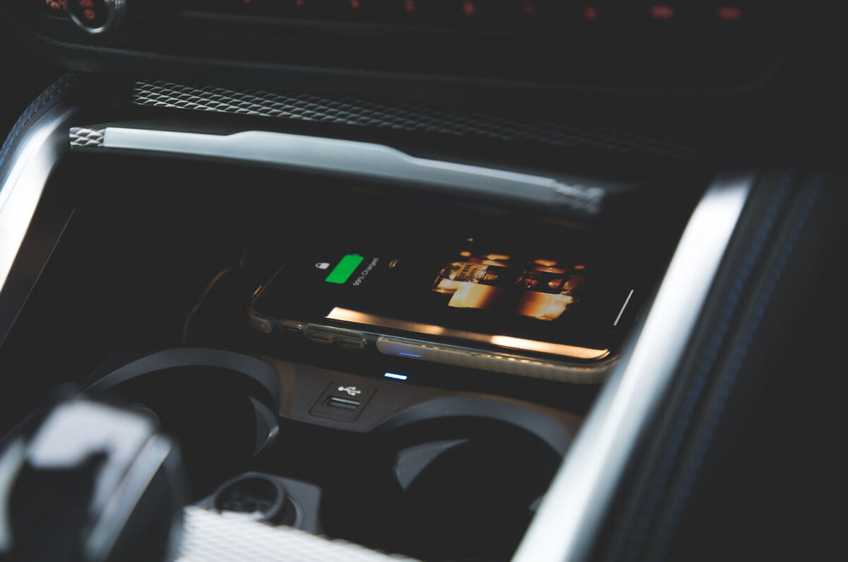 17 BMW 4 Series 2021 long term review wireless charging 17 BMW 4 Series 2021 long term review wireless charging