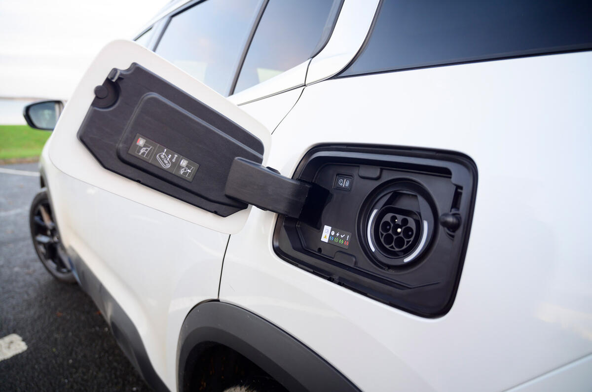 17 Citroen C5 Aircross Hybrid 2021 Long term review charging port