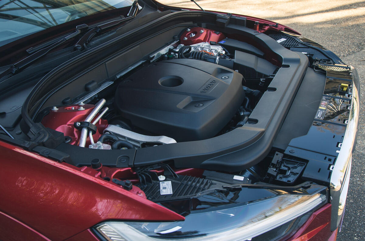 17 Volvo XC60 Recharge 2021 LT engine