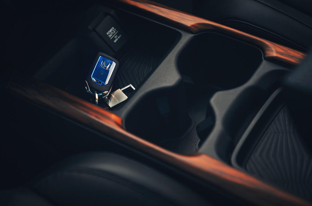 Honda CR-V hybrid 2019 long-term review - cupholders