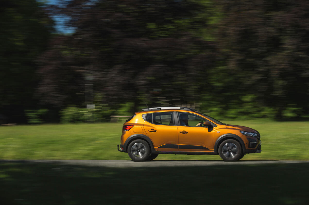 2 Dacia Sandero Stepway 2021 LT side