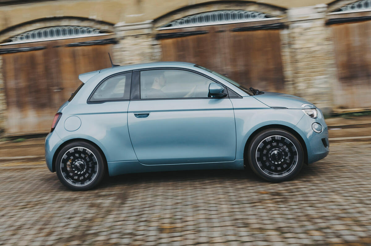 2 Fiat 500 EV 2022 long term review side pan 2 Fiat 500 EV 2022 long term review side pan