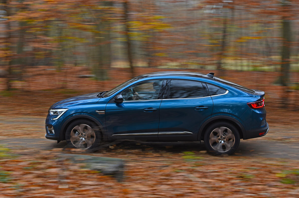 2 Renault Arkana 2022 long term review side pan 2 Renault Arkana 2022 long term review side pan