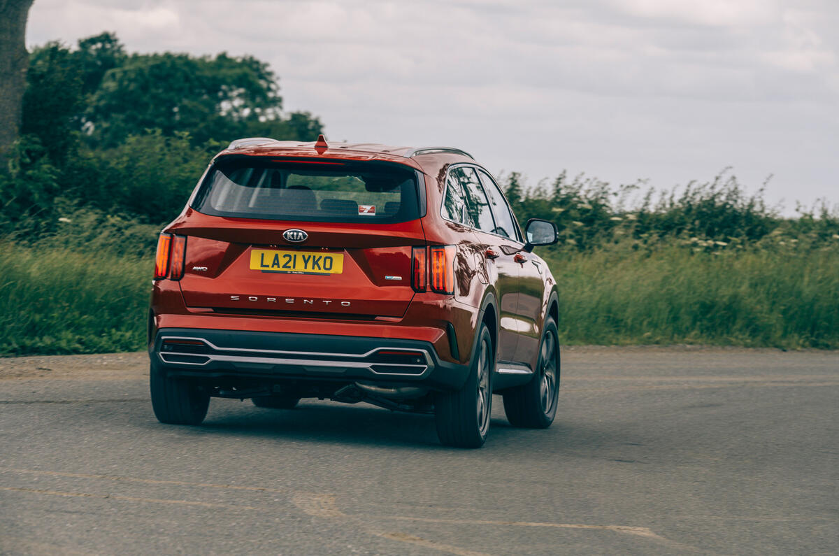22 Kia Sorento PHEV 2021 long term cornering rear 22 Kia Sorento PHEV 2021 long term cornering rear