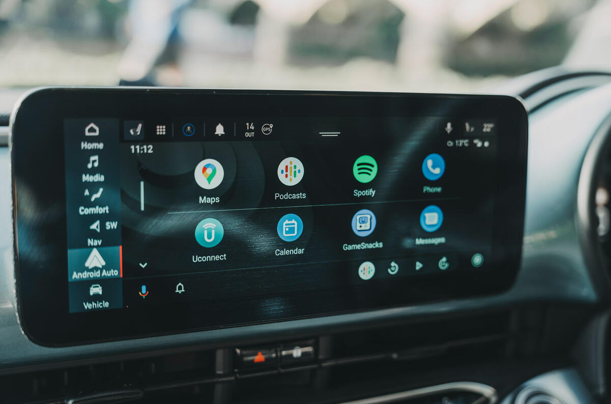 26 Fiat 500 EV 2022 long term review android auto 26 Fiat 500 EV 2022 long term review android auto