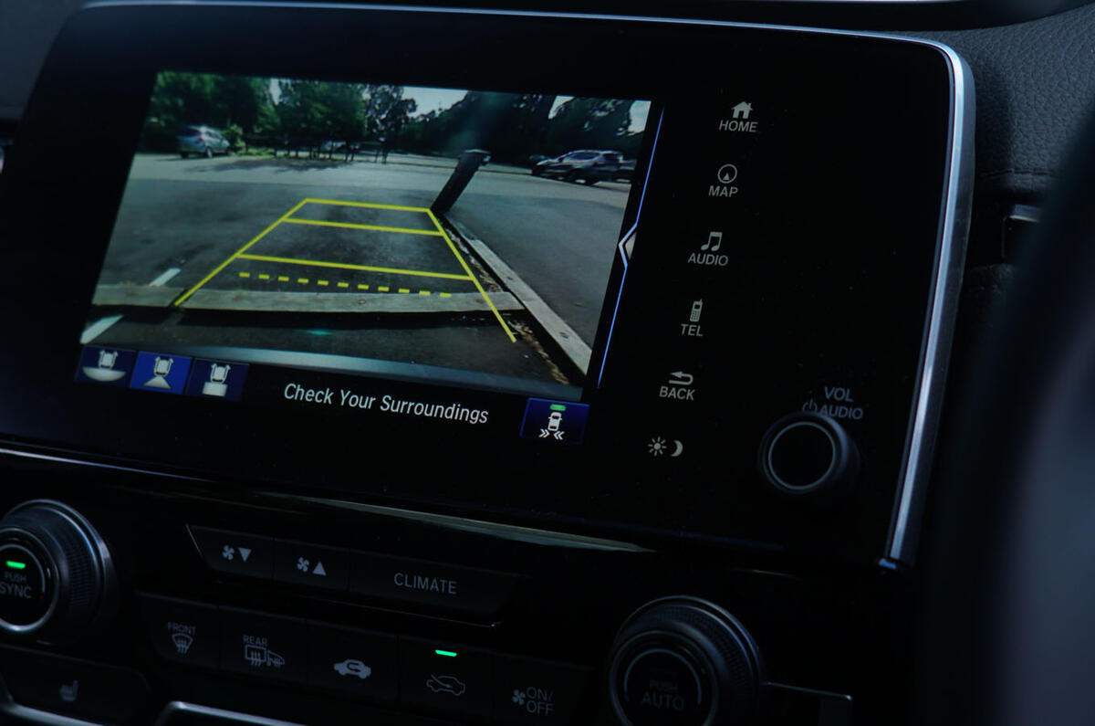 Honda CR-V hybrid 2019 long-term review - reverse camera