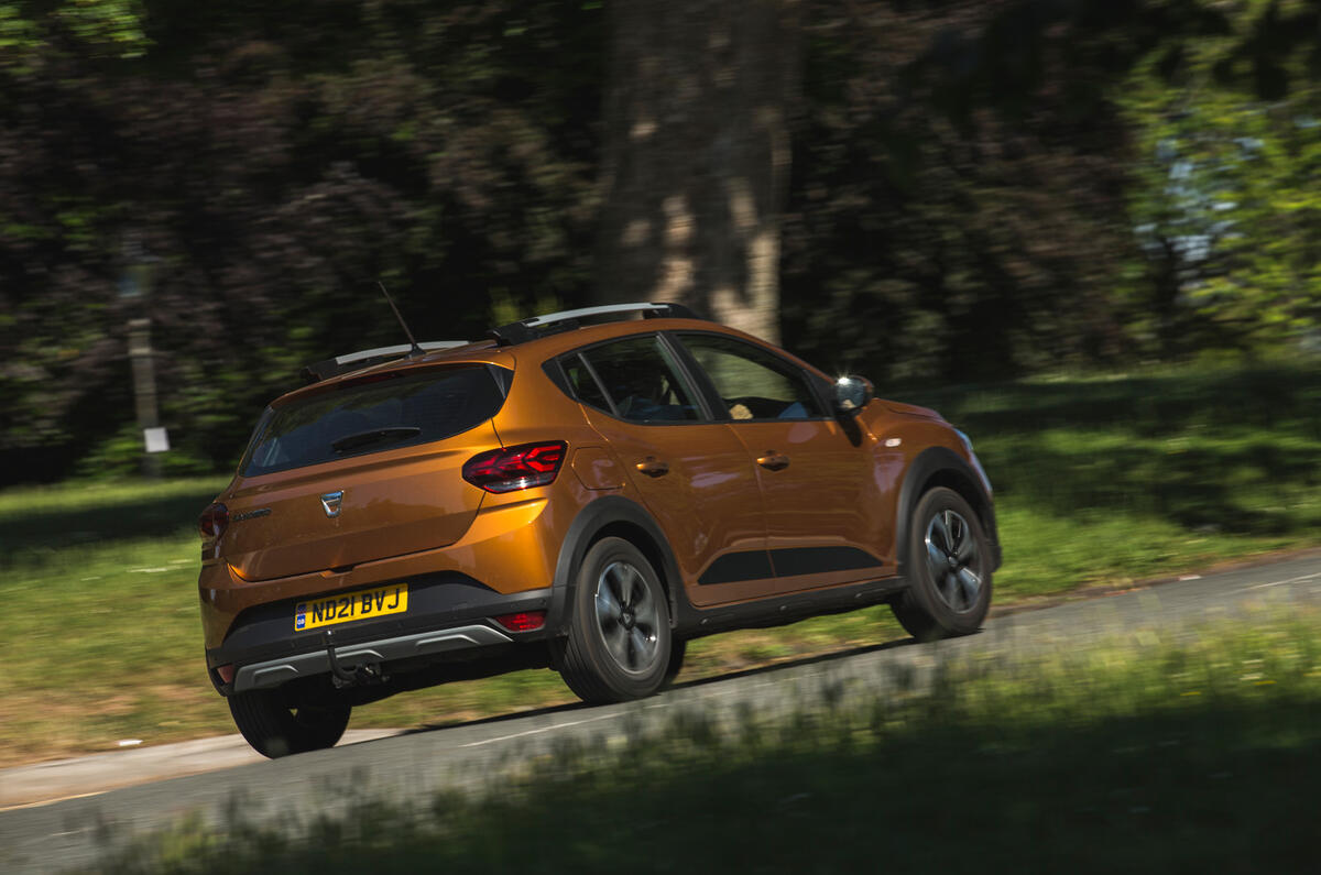 3 Dacia Sandero Stepway 2021 LT rear