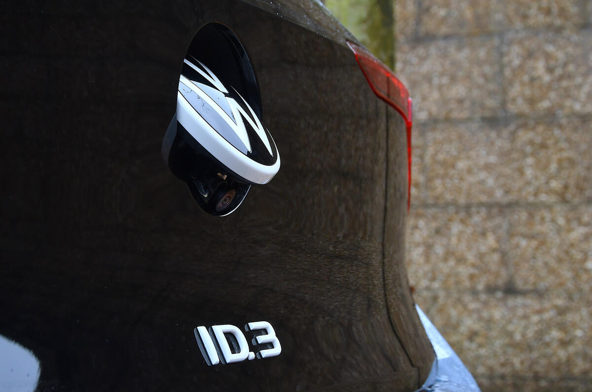 5 Volkswagen ID 3 2021 long term review reversing camera 5 Volkswagen ID 3 2021 long term review reversing camera