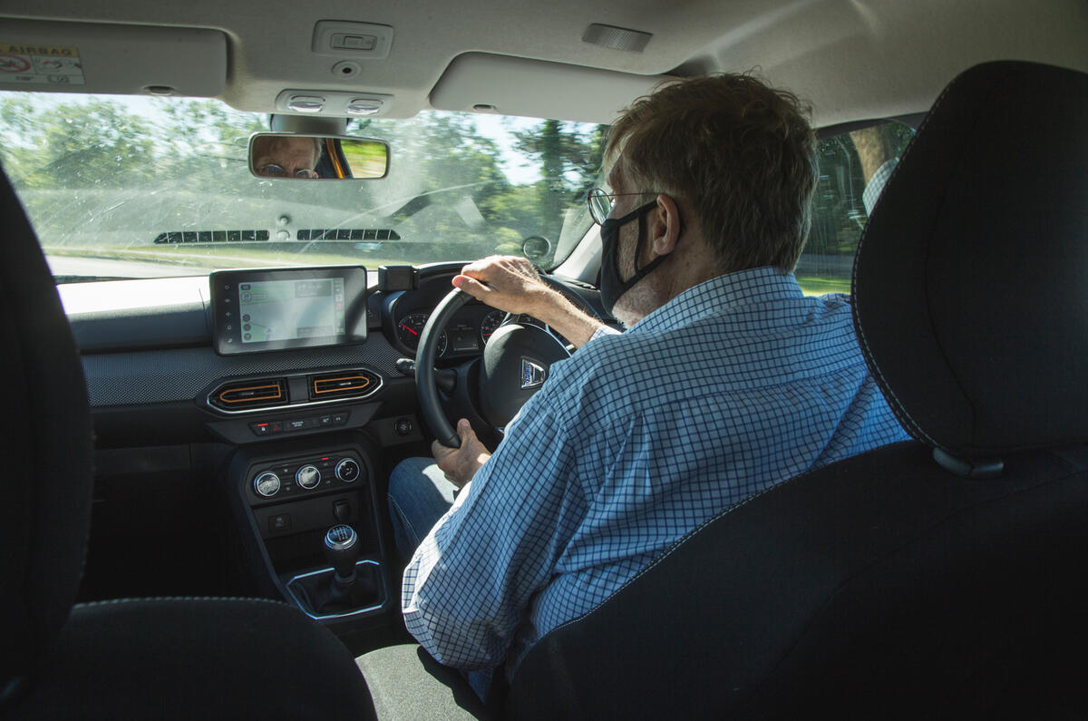 6 Dacia Sandero Stepway 2021 LT SC driving