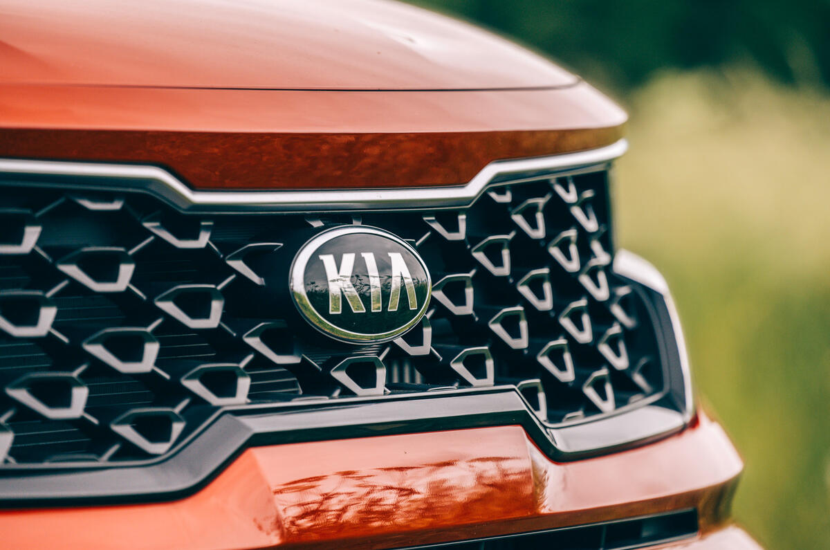 6 Kia Sorento PHEV 2021 long term nose badge 6 Kia Sorento PHEV 2021 long term nose badge