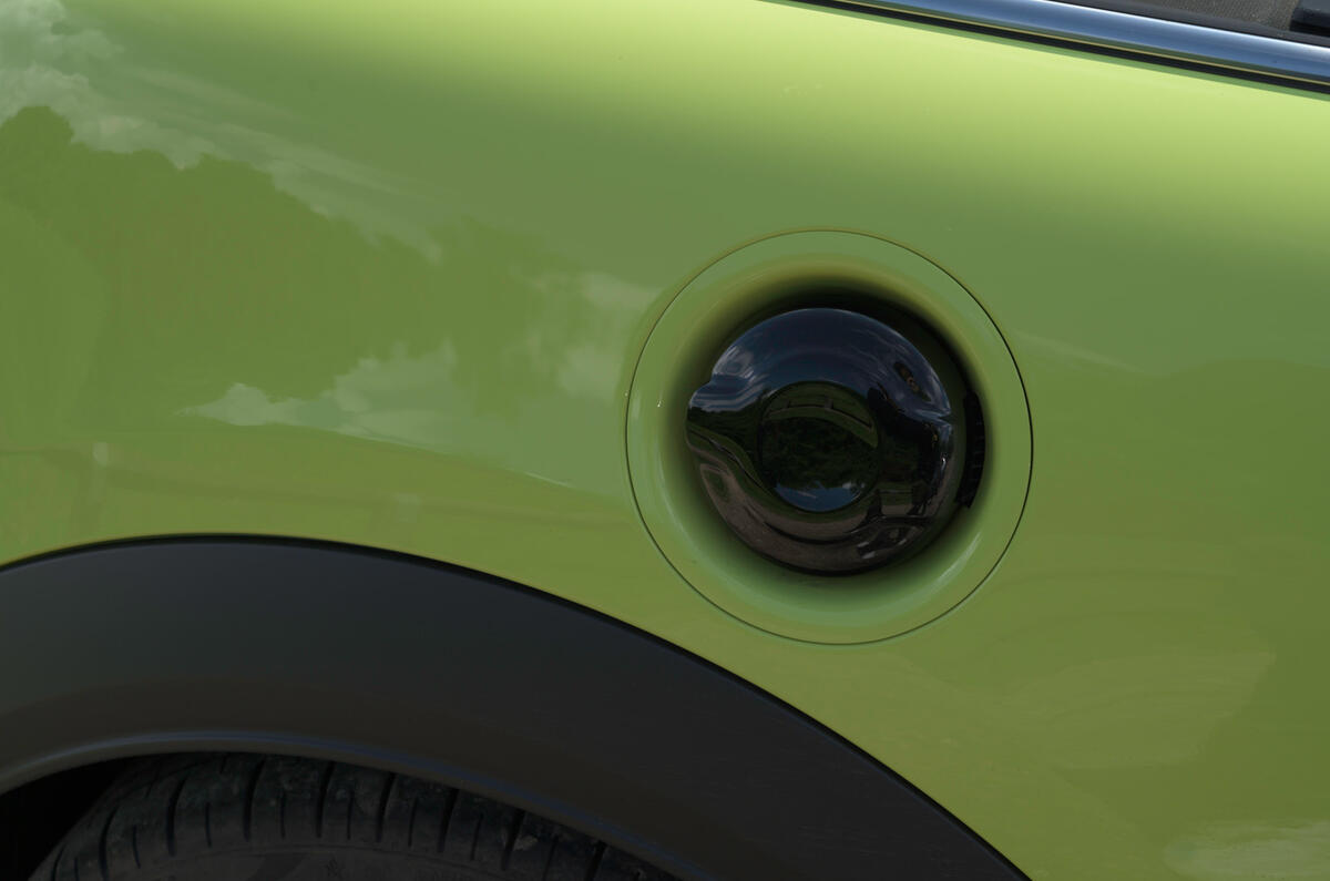 6 Mini Convertible 2021 long term filler cap 6 Mini Convertible 2021 long term filler cap