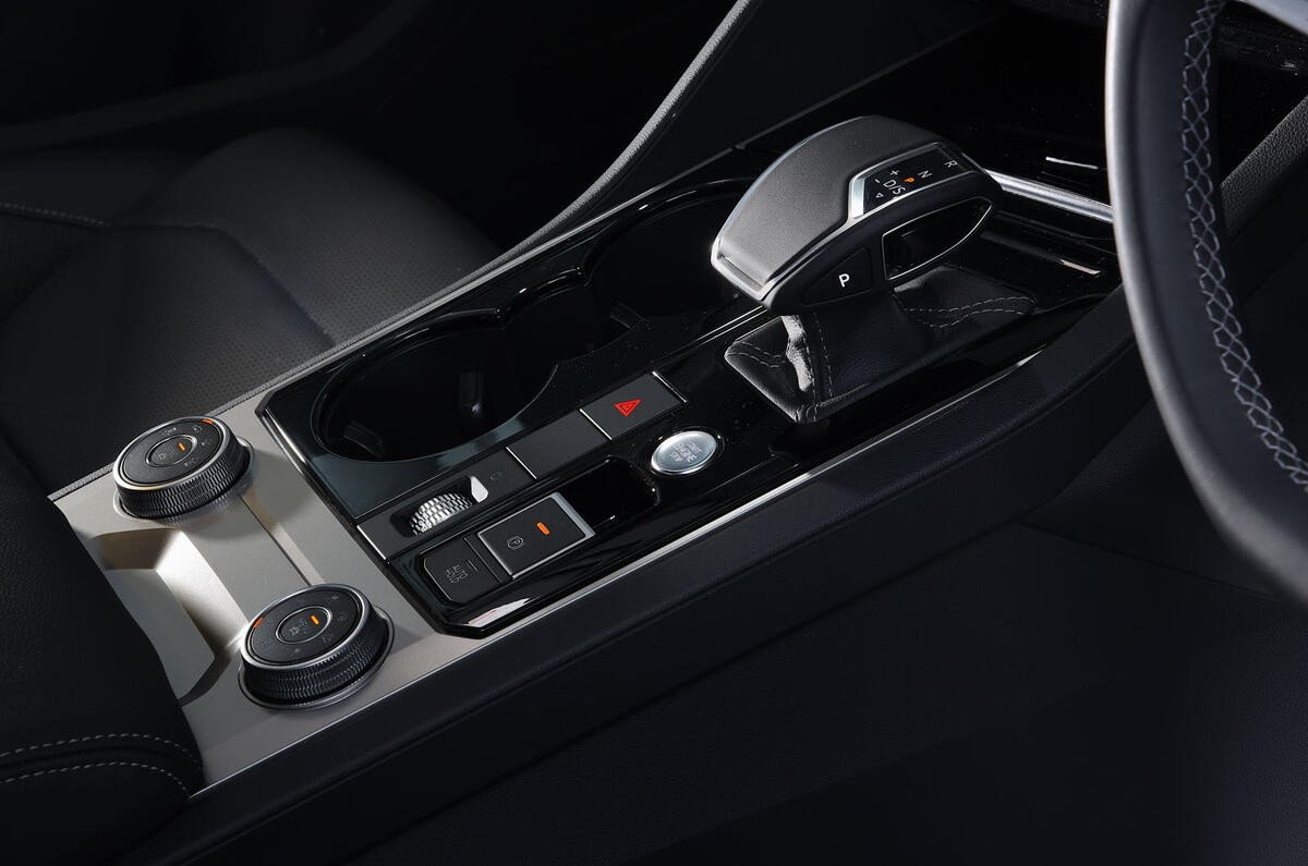 Volkswagen Touareg 2019 long-term review - centre console