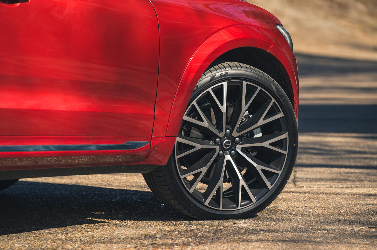 6 Volvo XC60 Recharge 2021 LT alloy wheels
