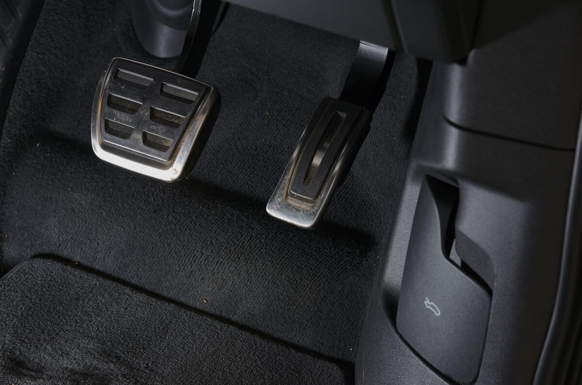 Volkswagen Touareg 2019 long-term review - pedals