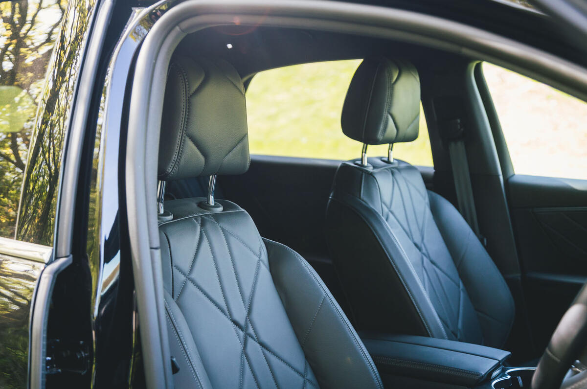 DS 7 Crossback 2019 long-term review - front seats
