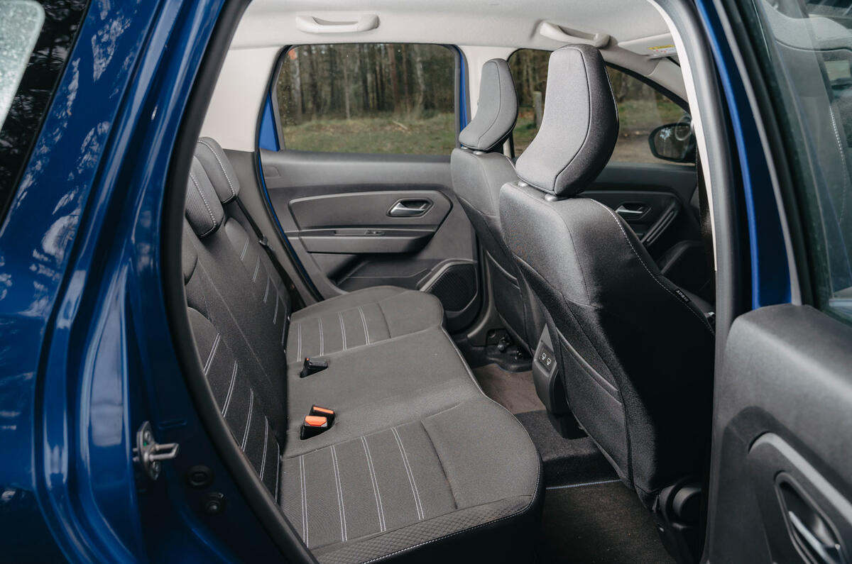 88 Dacia Duster 2022 long term handover rear seats
