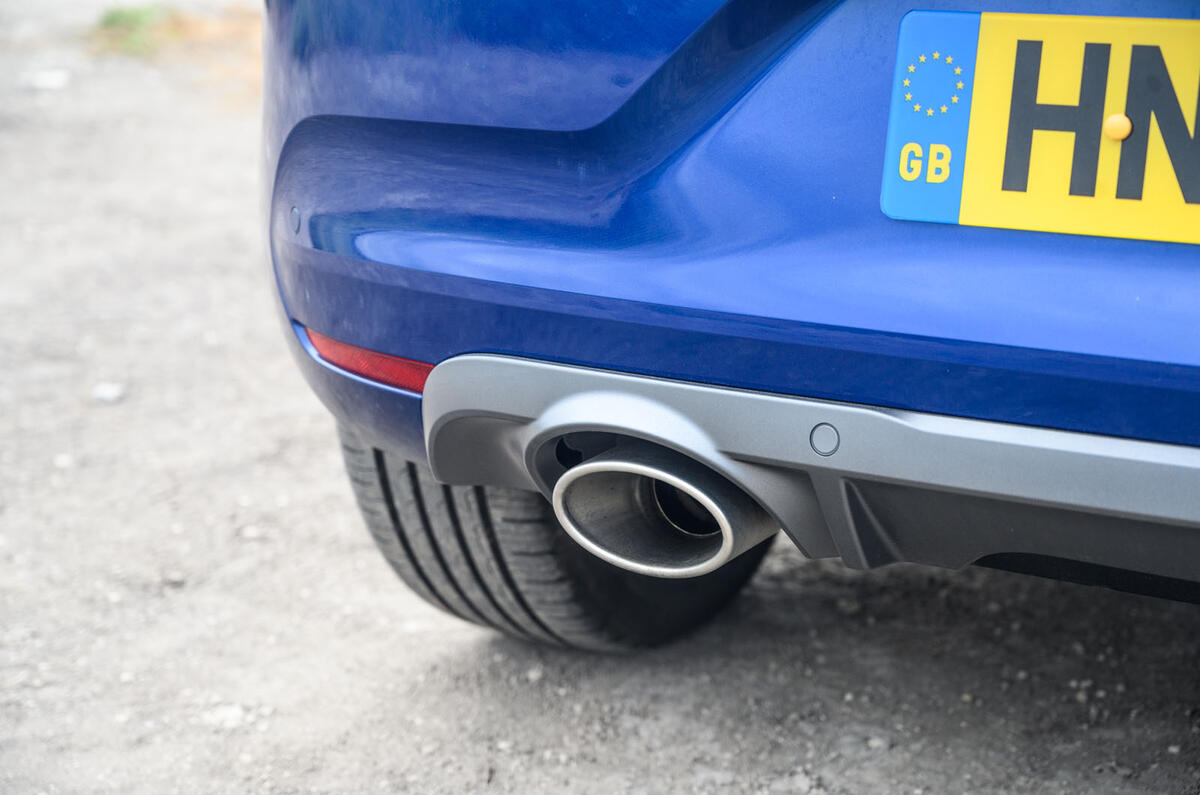 2020 Renault Clio TCe 130 R.S Line - exhaust 2020 Renault Clio TCe 130 R.S Line - exhaust