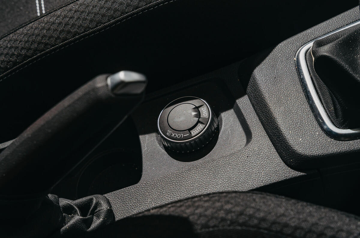 89 Dacia Duster 2022 long term handover drive controls