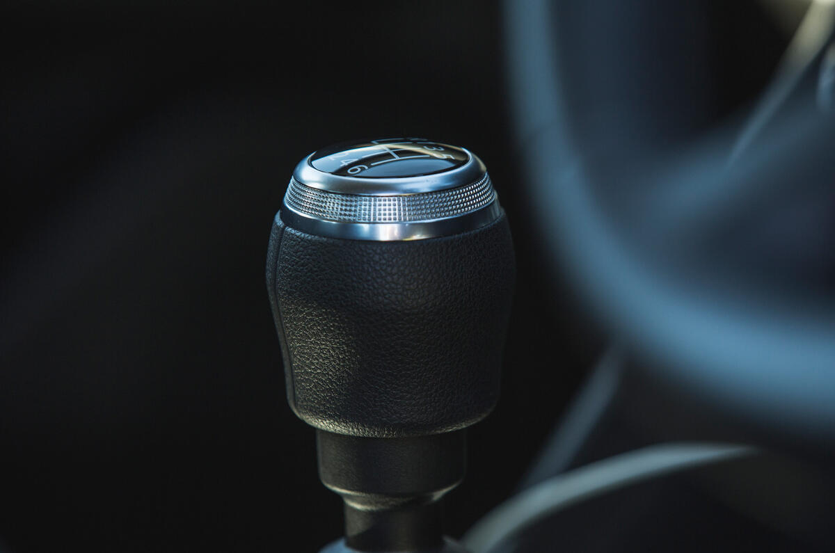 9 Dacia Sandero Stepway 2021 LT gearstick