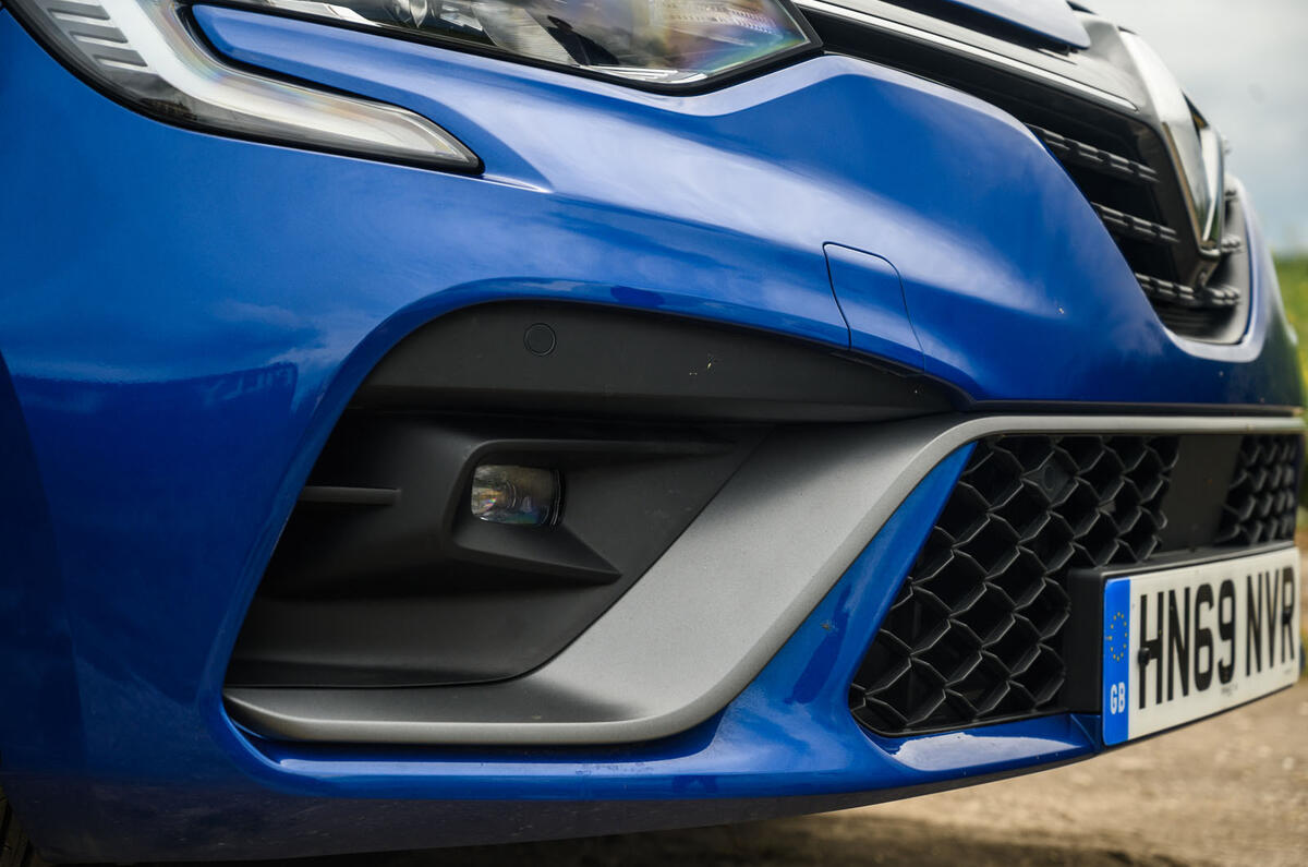 2020 Renault Clio TCe 130 R.S Line - front bumper 2020 Renault Clio TCe 130 R.S Line - front bumper