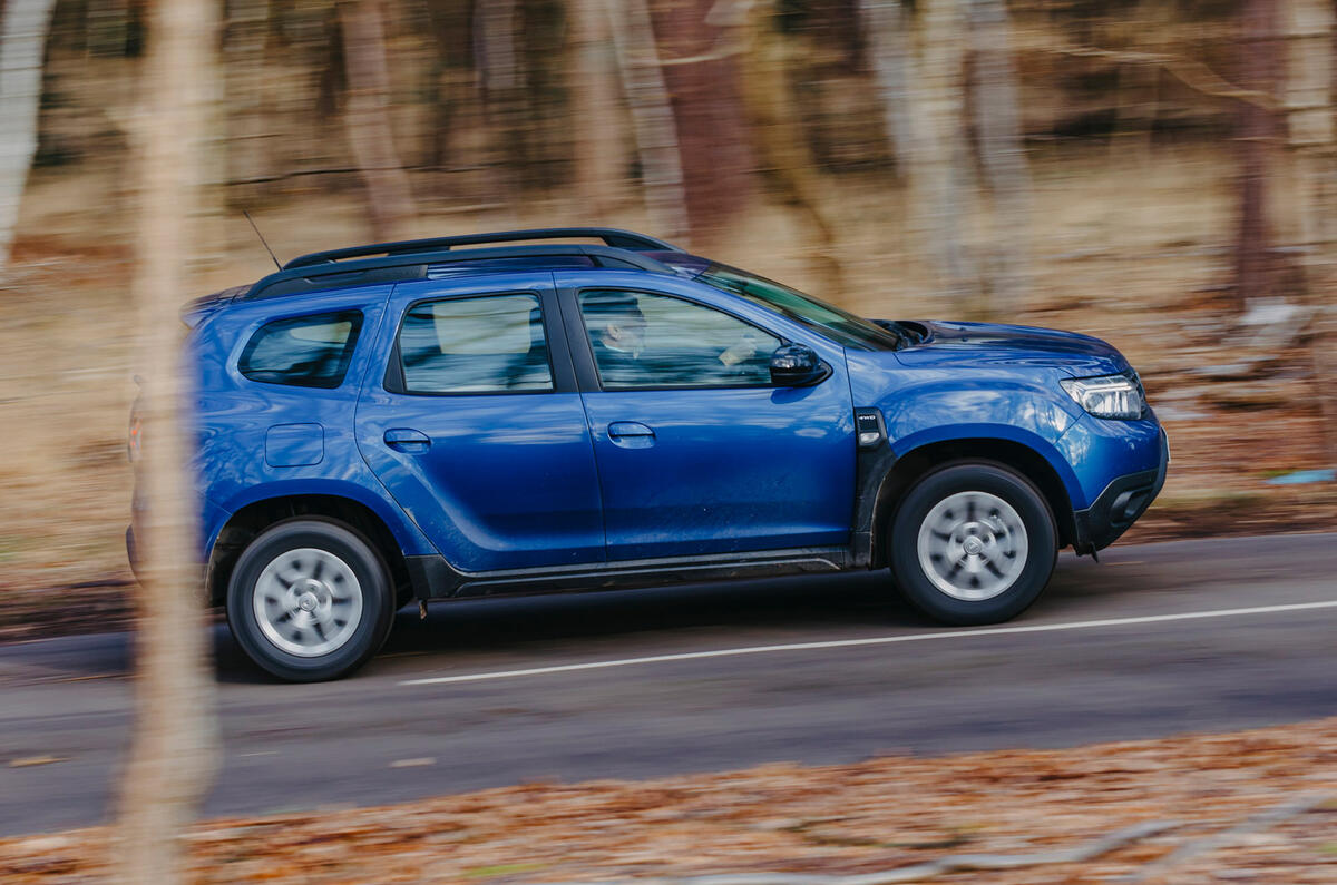 98 Dacia Duster 2022 long term handover side pan