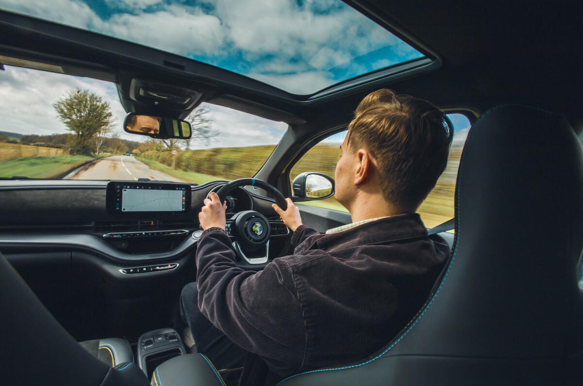 abarth 500e  over the shoudler abarth 500e  over the shoudler
