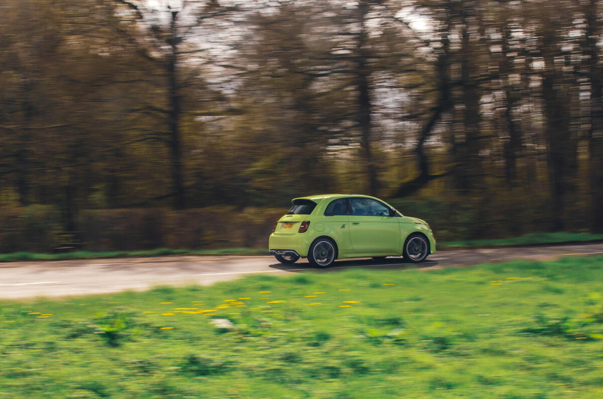 abarth 500e side rear distance abarth 500e side rear distance