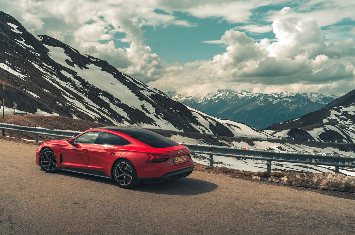 Audi E tron GT mountain view