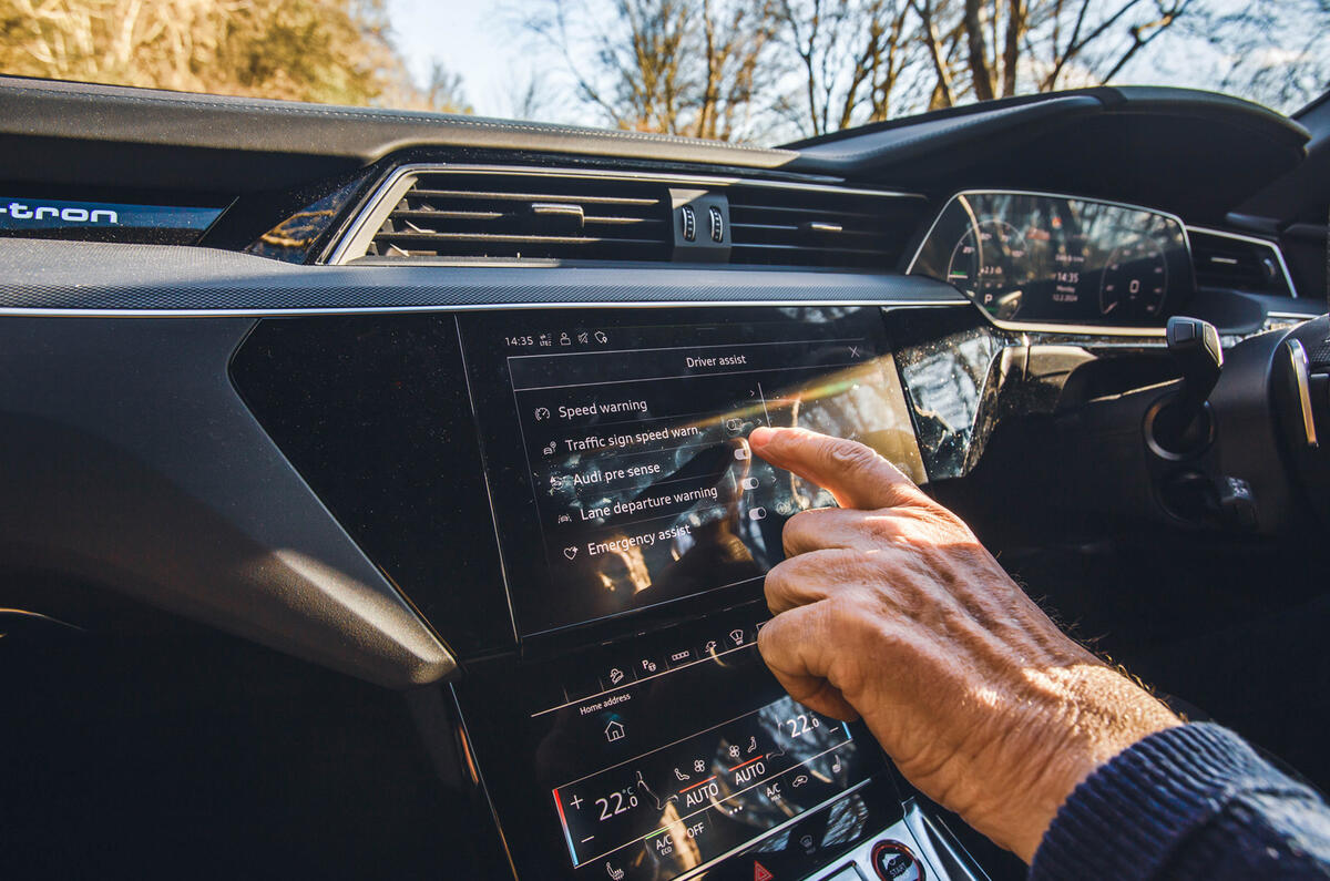 Audi SQ8 E tron touchscreen 2 Audi SQ8 E tron touchscreen 2