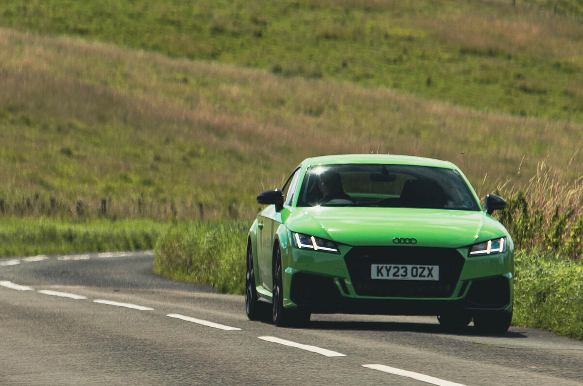 Audi TT RS front fromt distance Audi TT RS front fromt distance