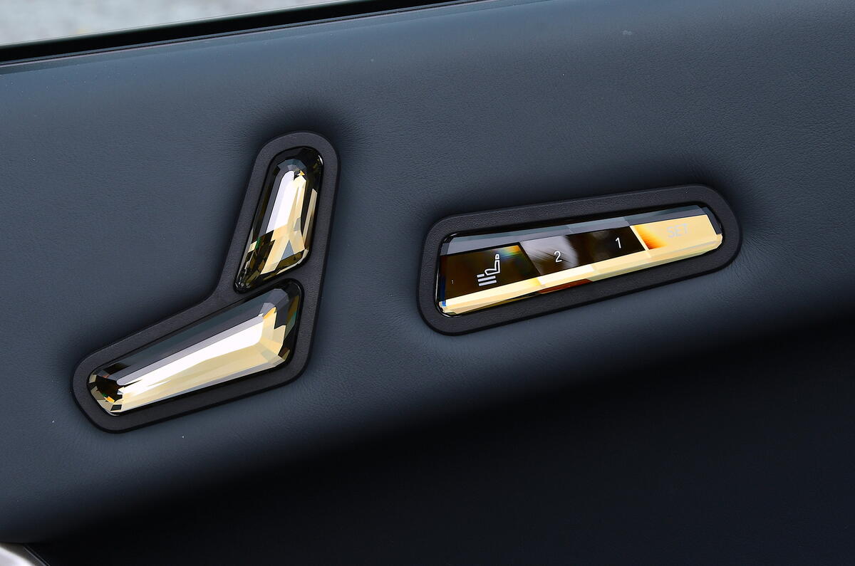 BMW iX seating controls BMW iX seating controls