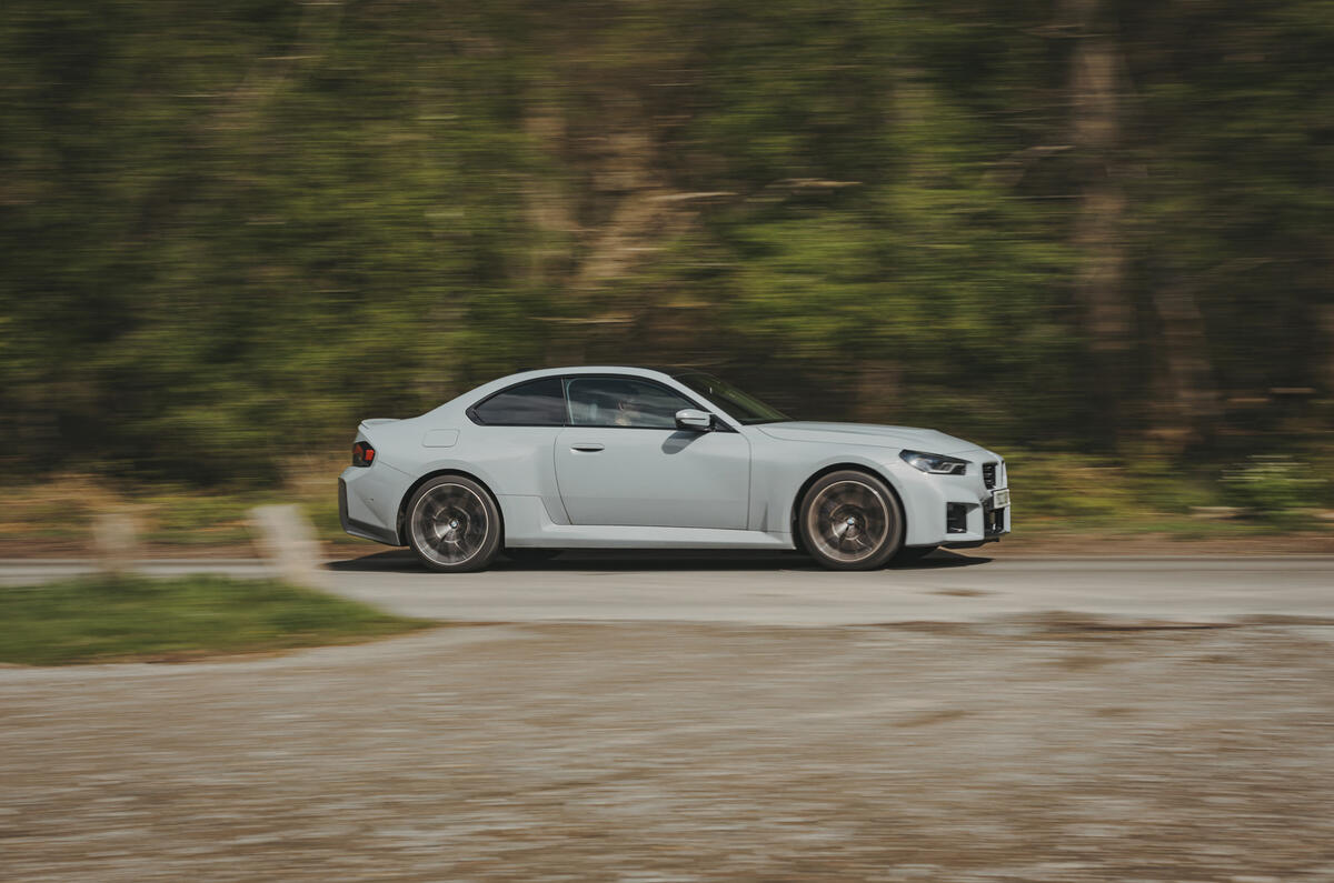 BMW M2 side distance