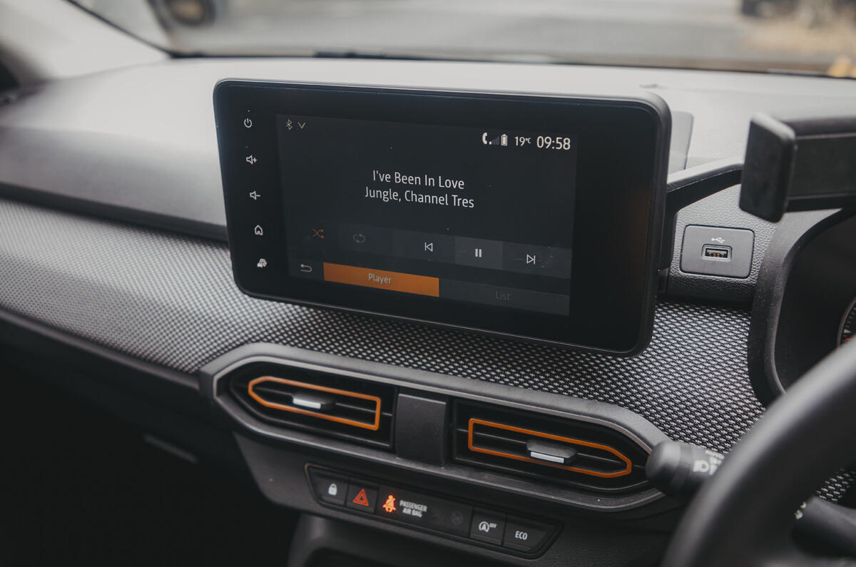 Dacia Sandero infotainment Dacia Sandero infotainment
