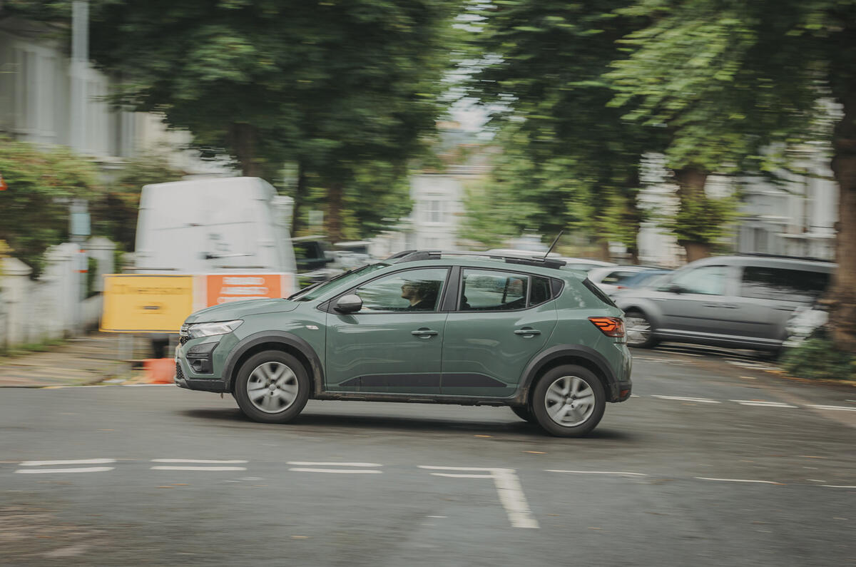 Dacia Sandero side 2