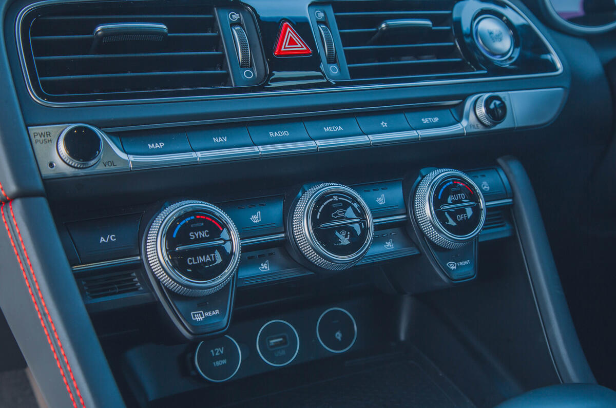 Genesis G70 dials Genesis G70 dials