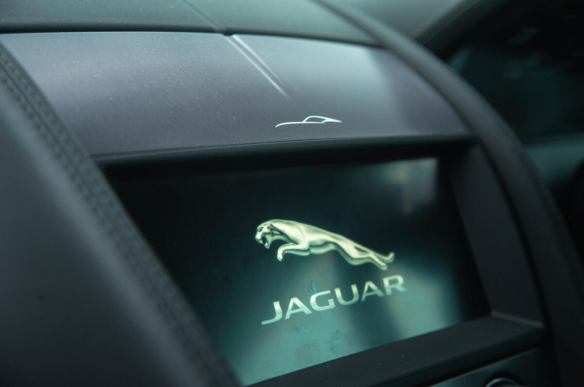 Jaguar F Type screen Jaguar F Type screen
