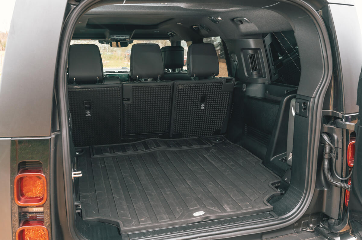 Land Rover Defender 130 boot Land Rover Defender 130 boot