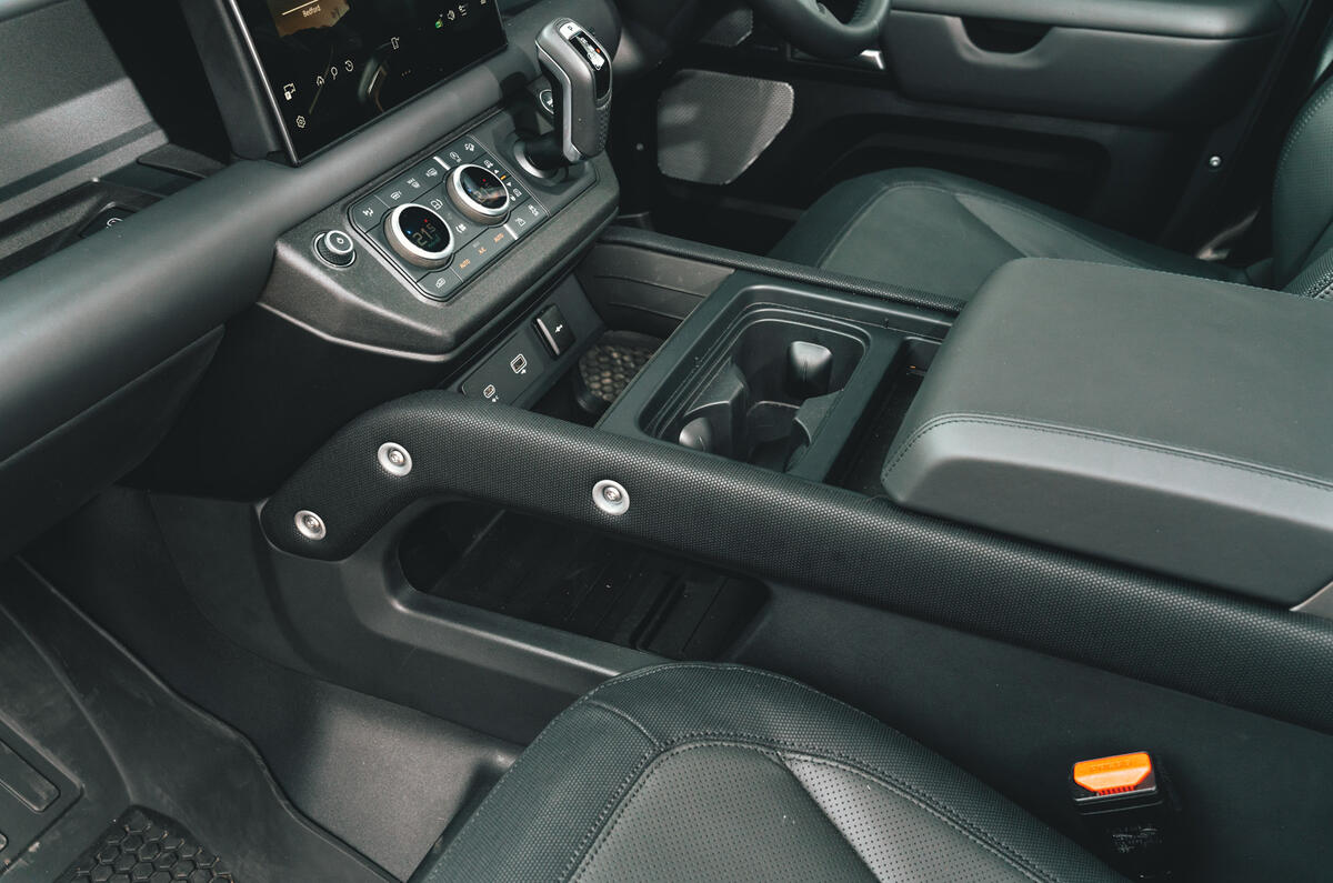 Land Rover Defender 130 cup holders Land Rover Defender 130 cup holders