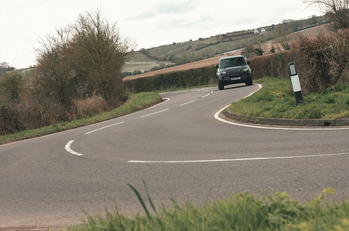 Land Rover Defender 130 distance cornering Land Rover Defender 130 distance cornering