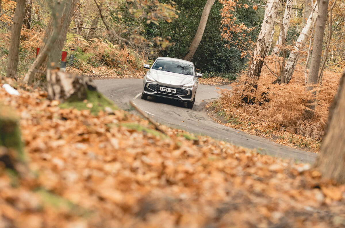 MG 3 front distance cornering MG 3 front distance cornering