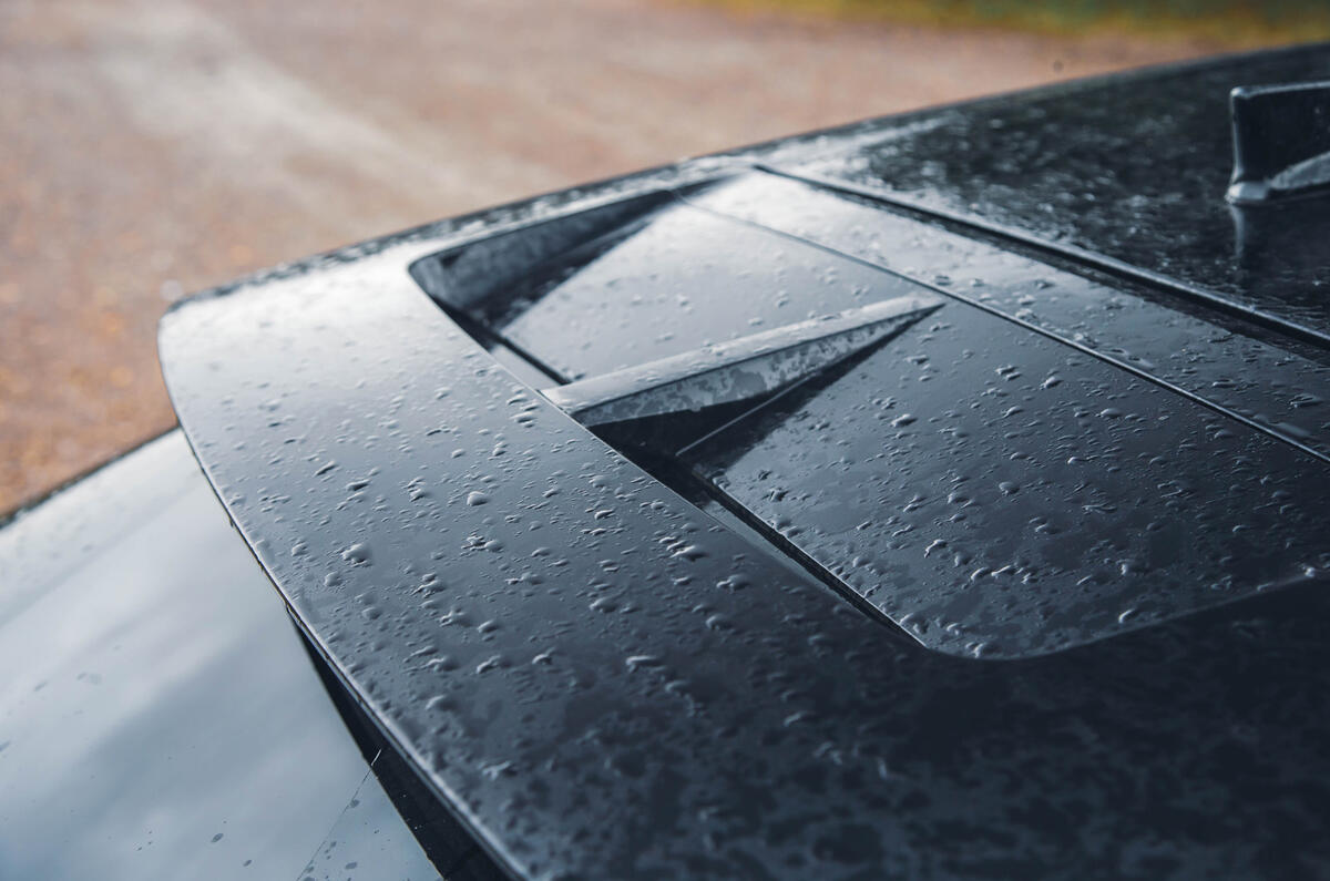 Nissan Ariya roof spoiler