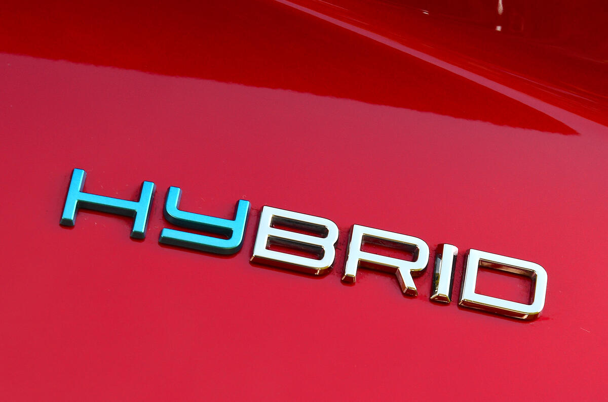 Peugeot 308 hybrid badge Peugeot 308 hybrid badge