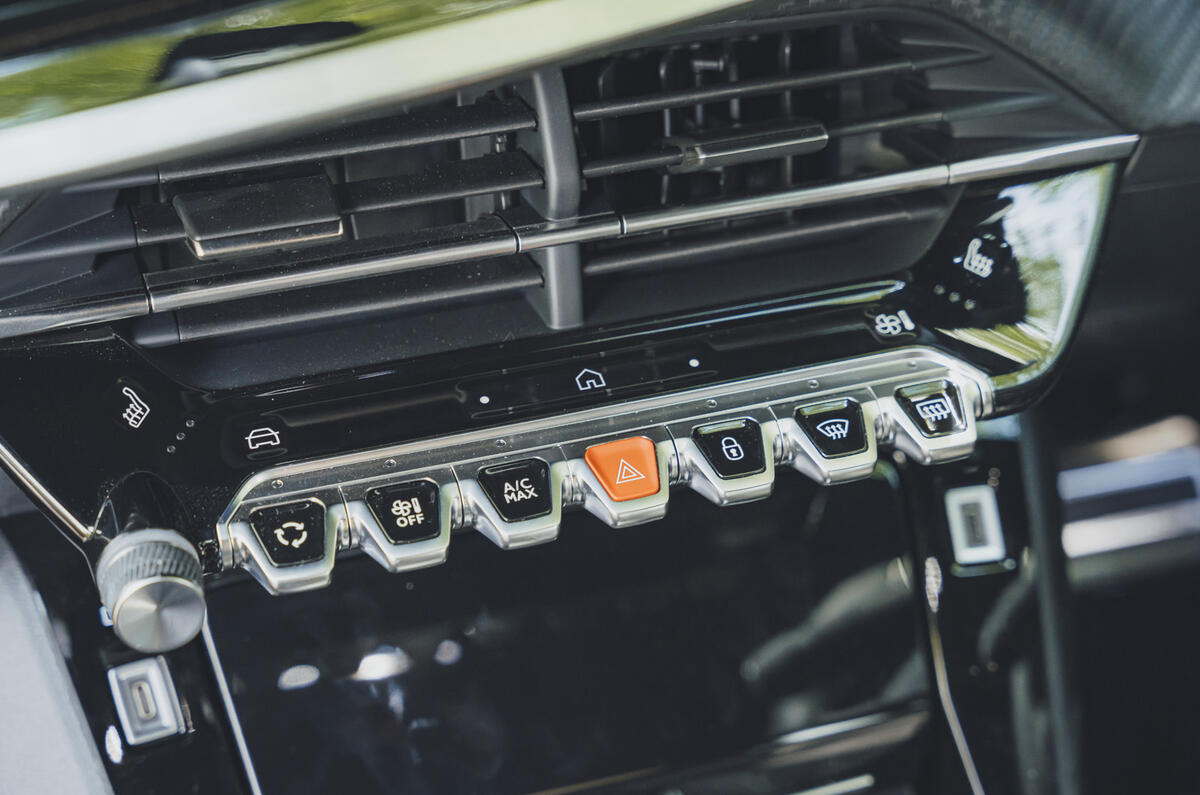 Peugeot e 208 buttons Peugeot e 208 buttons