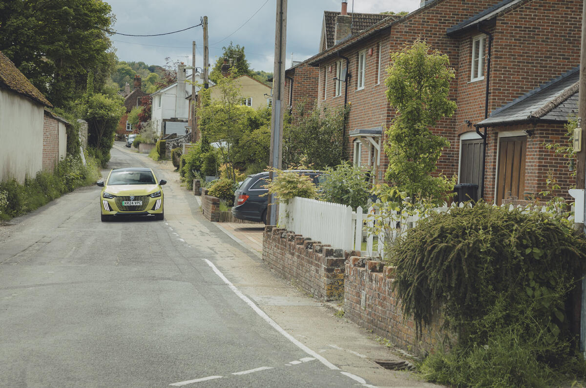 Peugeot e 208 distance shot Peugeot e 208 distance shot