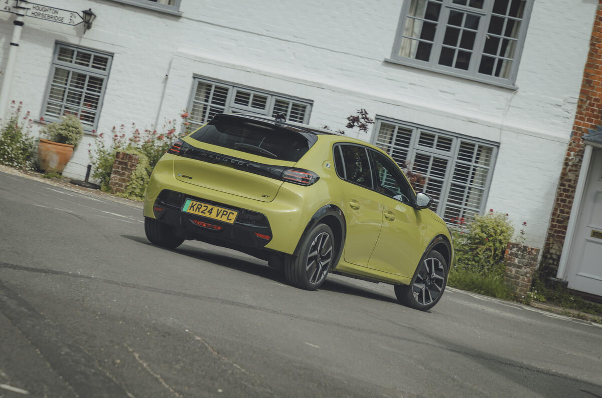 Peugeot e 208 rear lead Peugeot e 208 rear lead