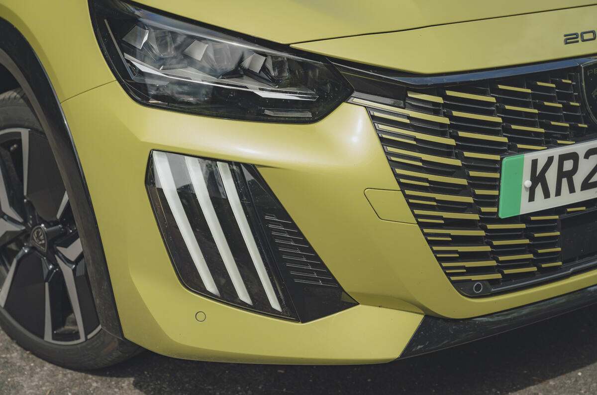 Peugeot e 208 sabre lights Peugeot e 208 sabre lights