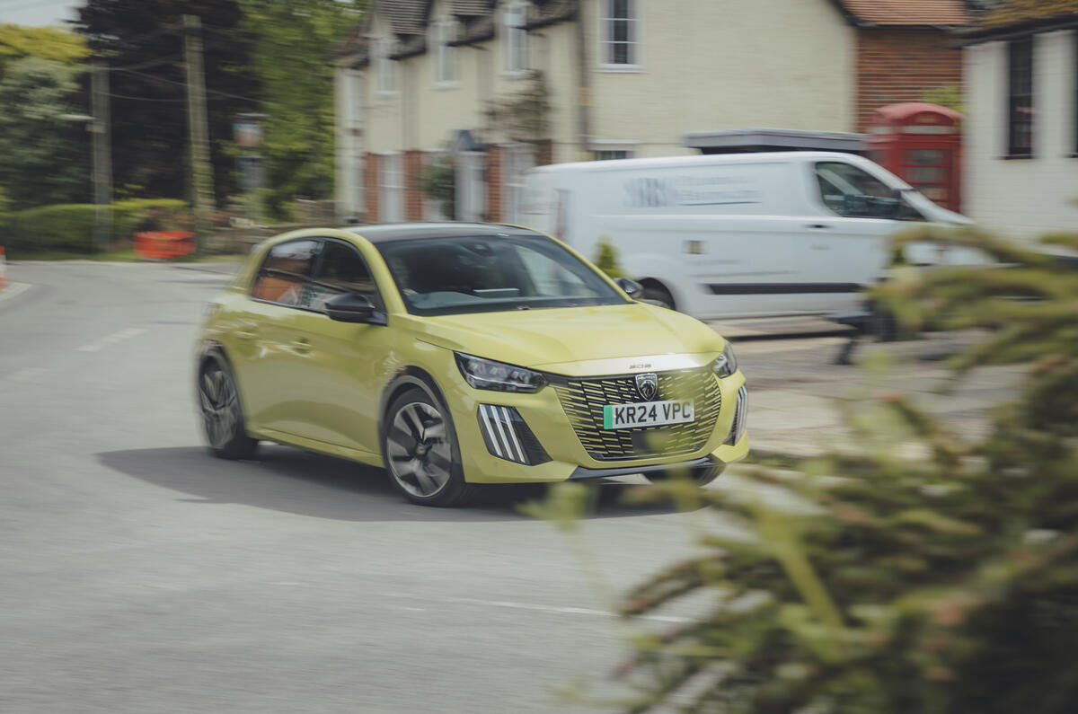 Peugeot e 208 side